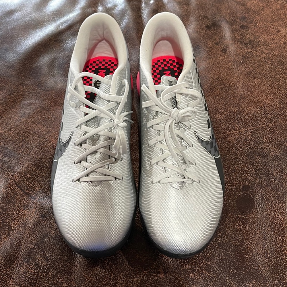 NEW Nike Mercurial Vapor 13 Academy IC
Neymar Jr ‘Speed Freak’ Soccer shoes